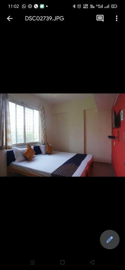 Hotel O Chalukya Executive Phursungi Bagian luar foto
